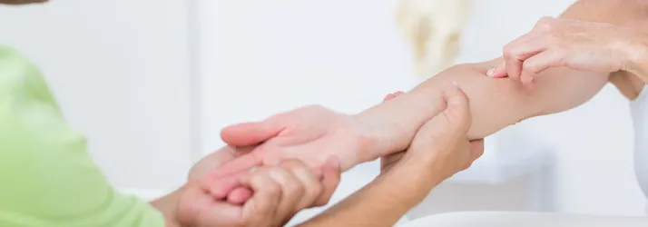 arm pain being treated by chiropractor in Lutz